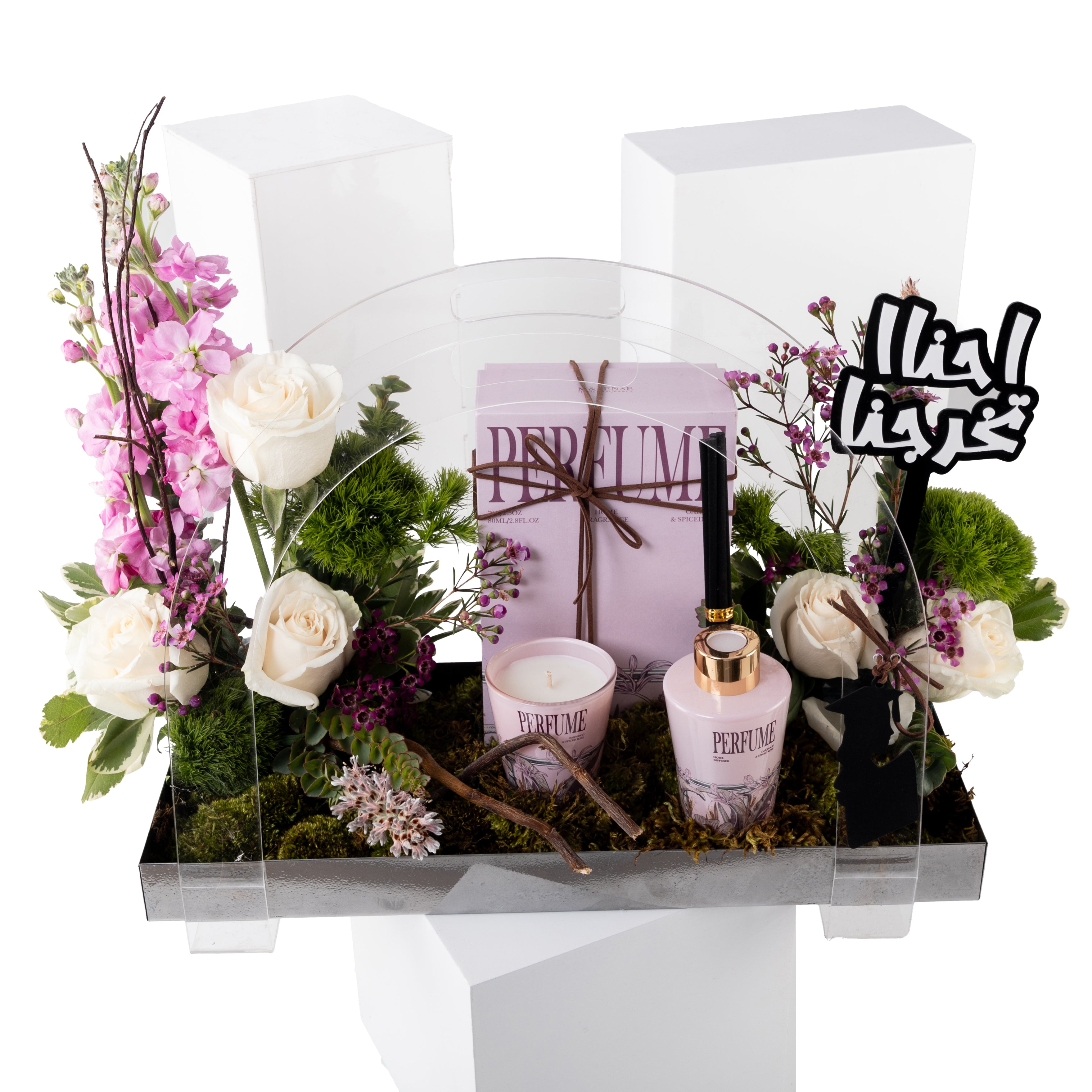 باقة زهور التخرج مع دفيوزر وشمعة