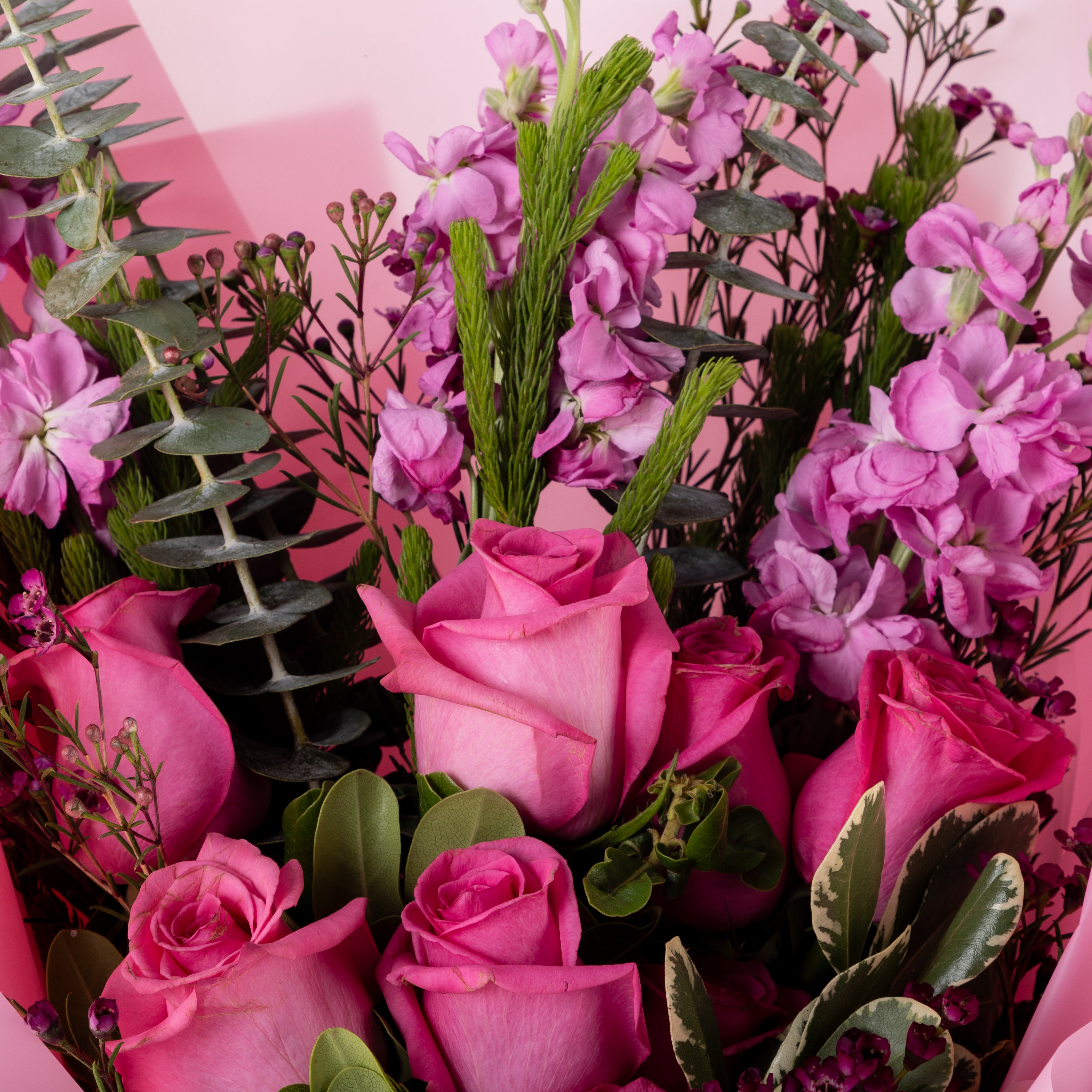 باقة زهور وردية أنيقة