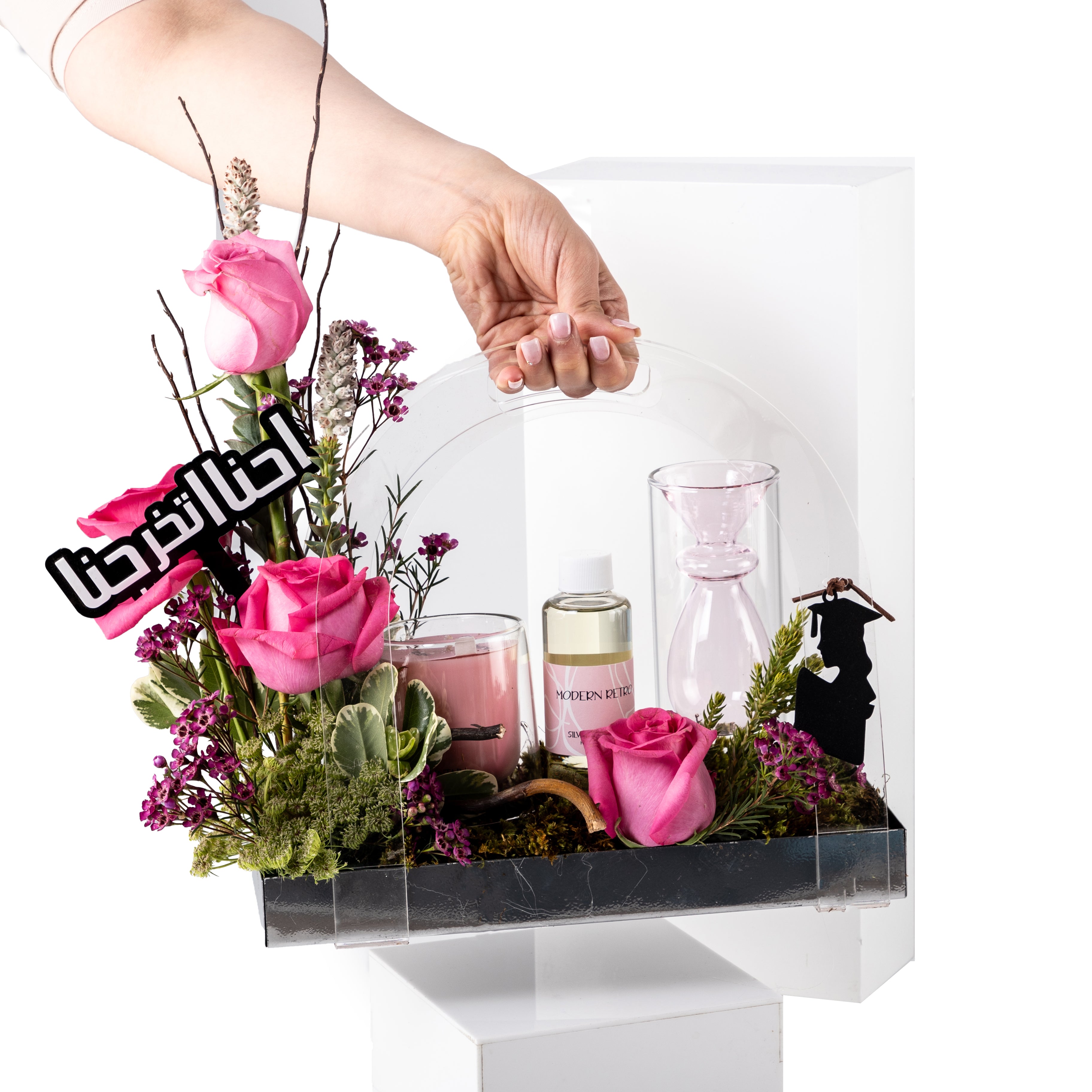 باقة زهور التخرج مع دفيوزر وشمعة