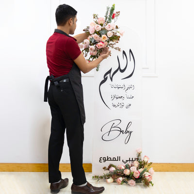 Welcome stand with roses