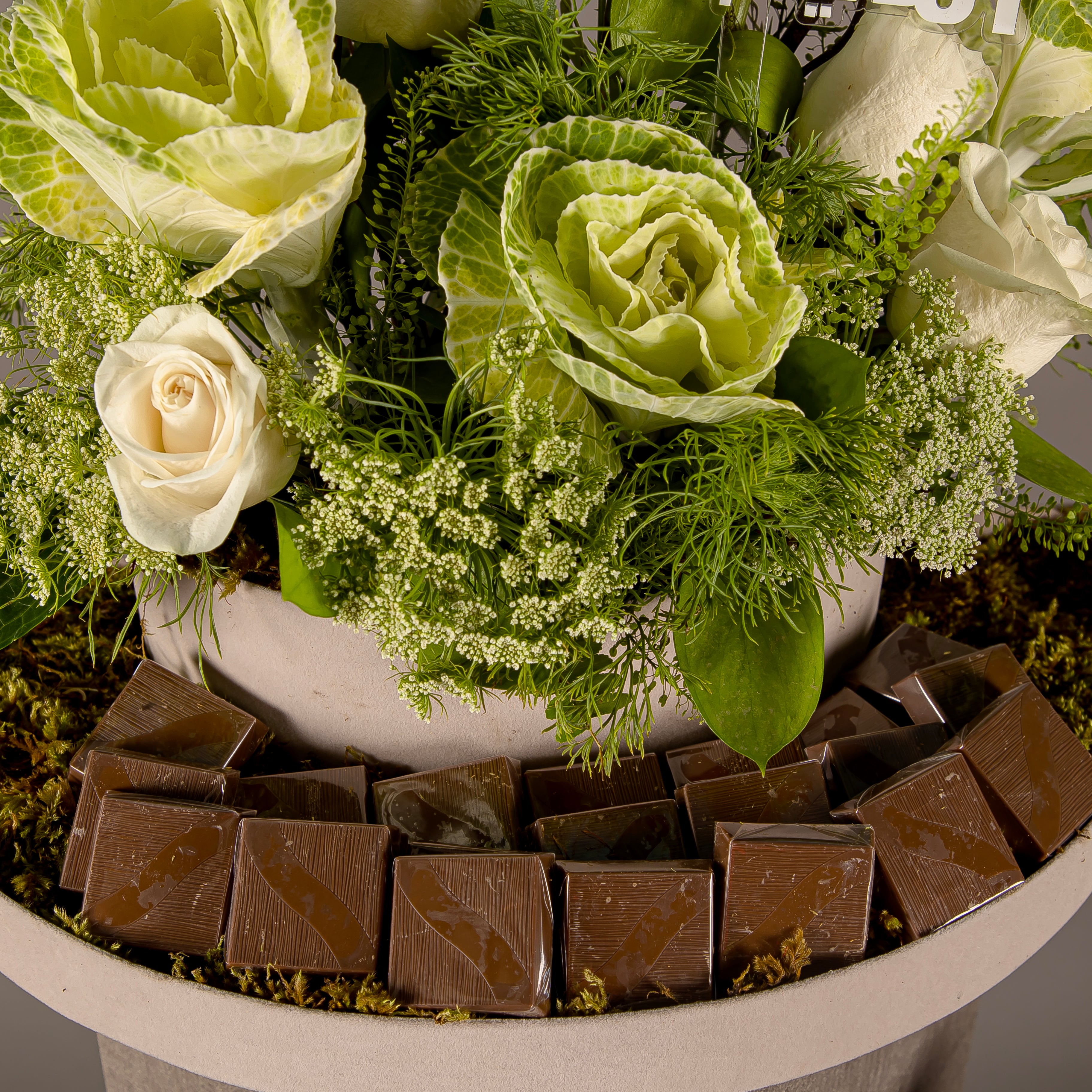 A chocolate tray decorated with white roses