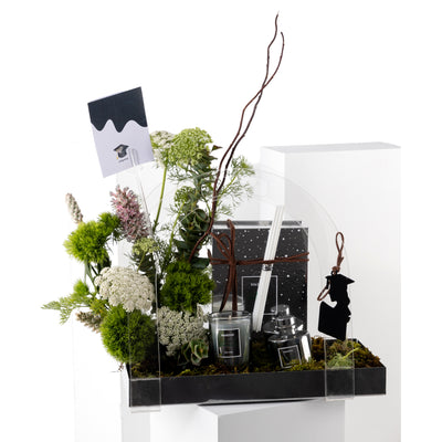 باقة زهور التخرج مع دفيوزر وشمعة