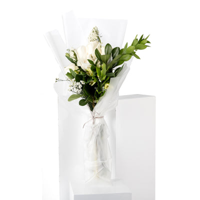 باقة زهور بيضاء نقية