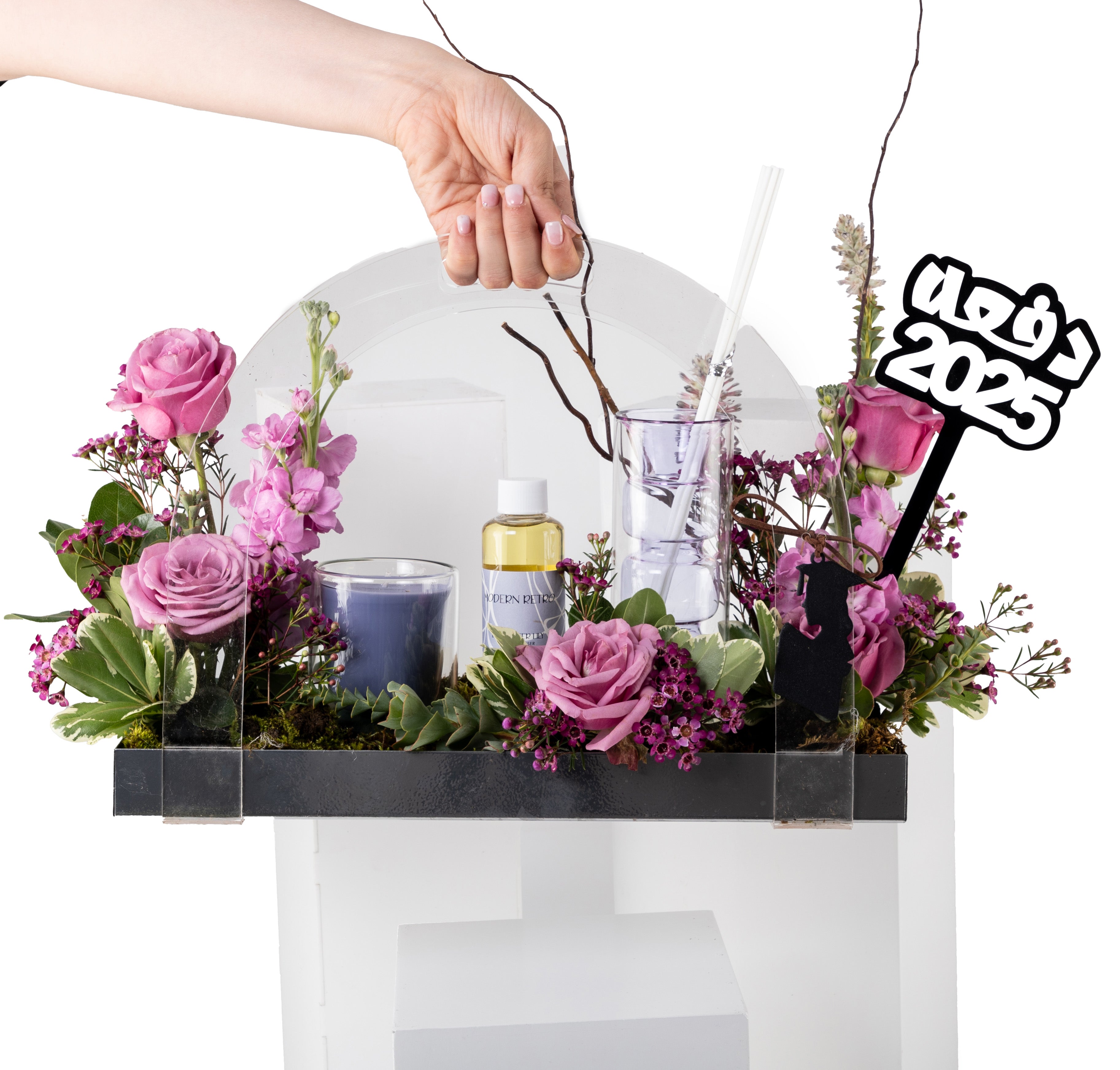 باقة زهور التخرج مع دفيوزر وشمعة