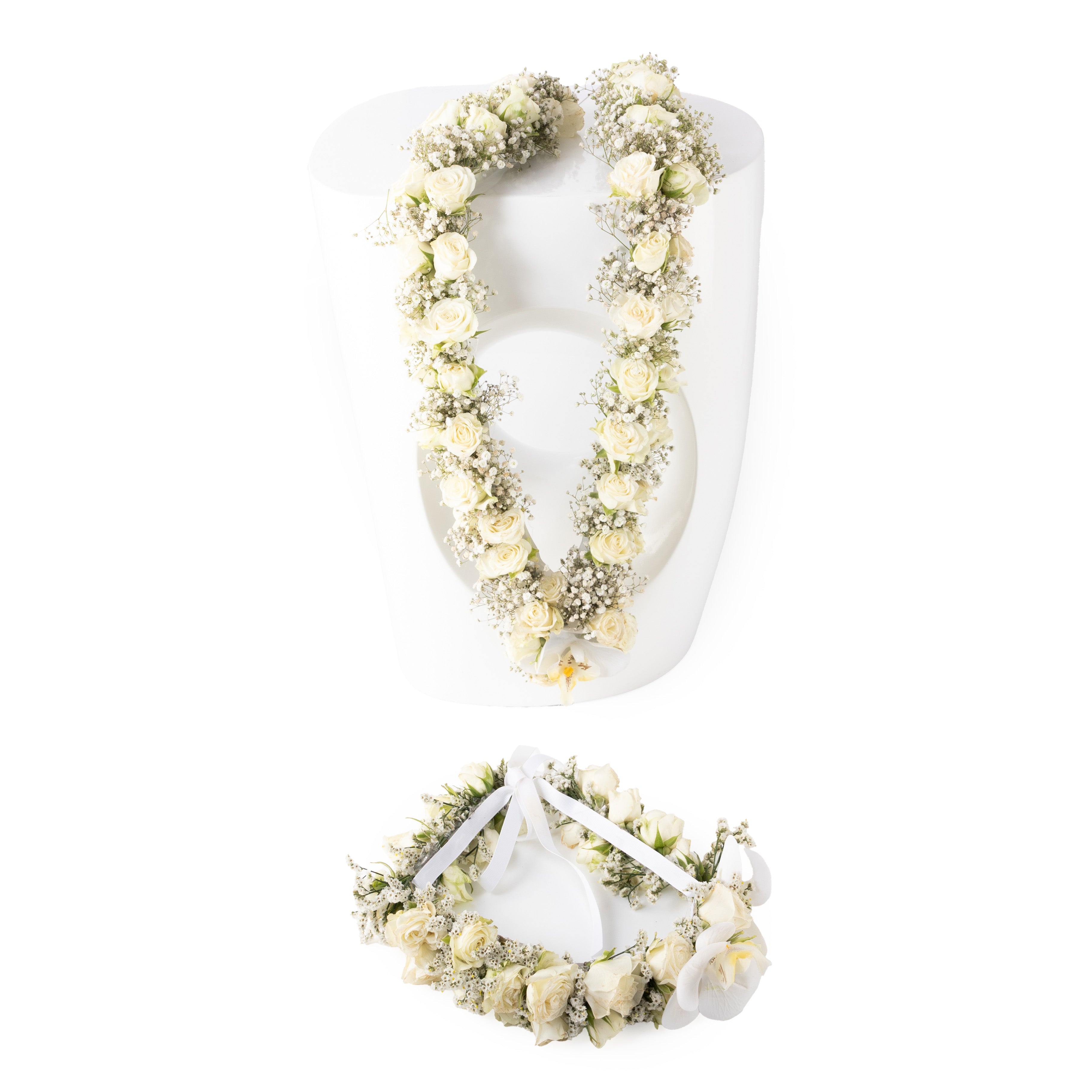 طقم عقد وطوق من الورد الأبيض