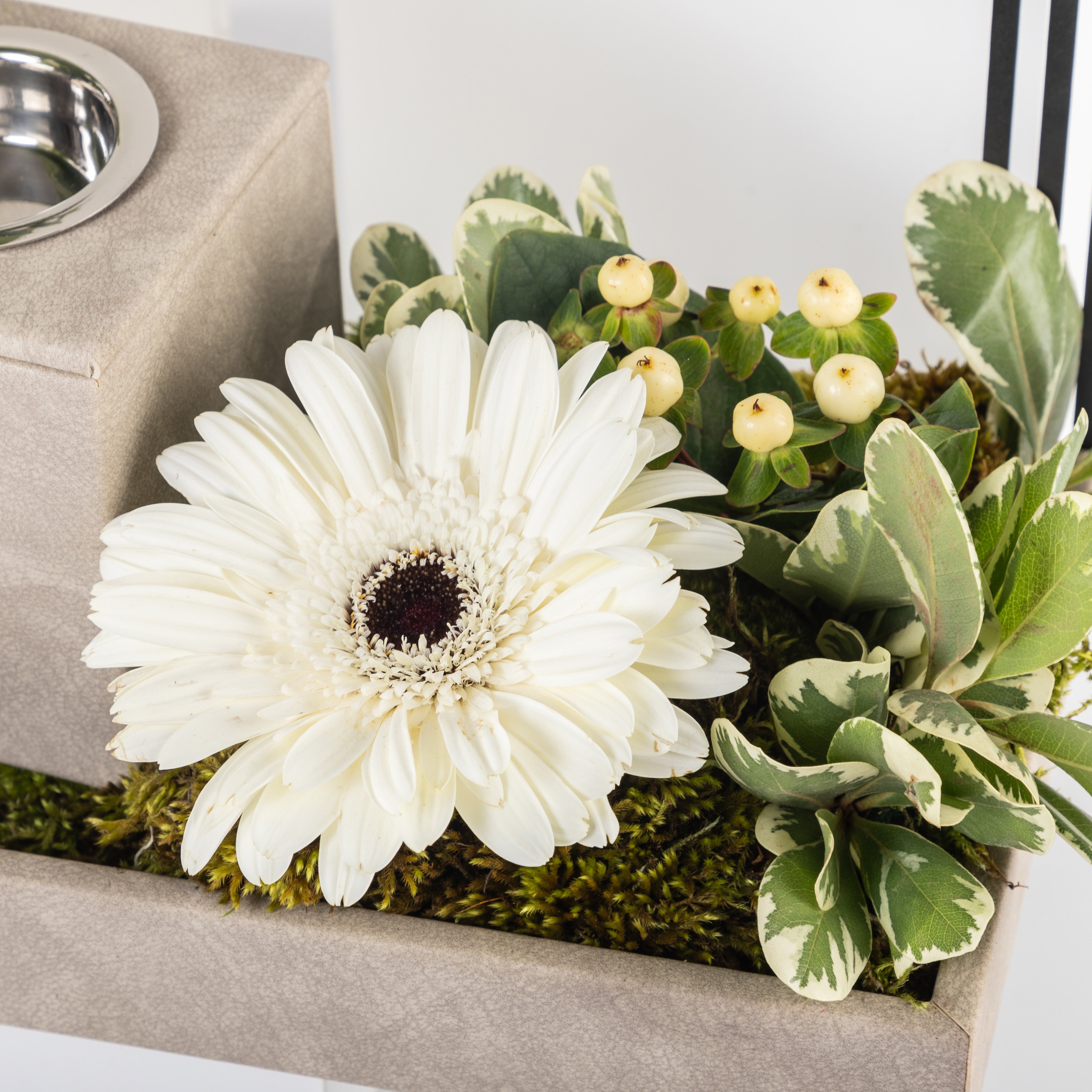 "Congrats Graduate" Floral Tray with Mabkhar