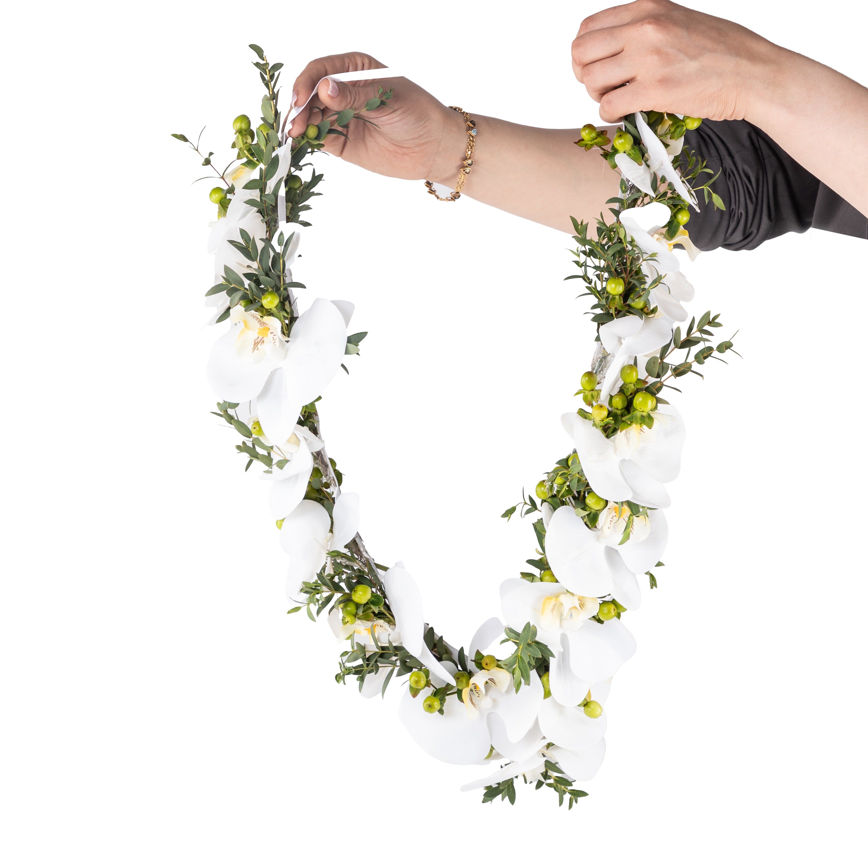 عقد تخرج بلمسة الأوركيد الأنيقة