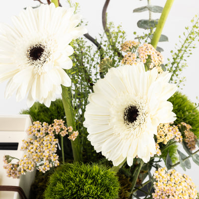 The Elegance of Flowers and Fragrance – A Gift to Remember