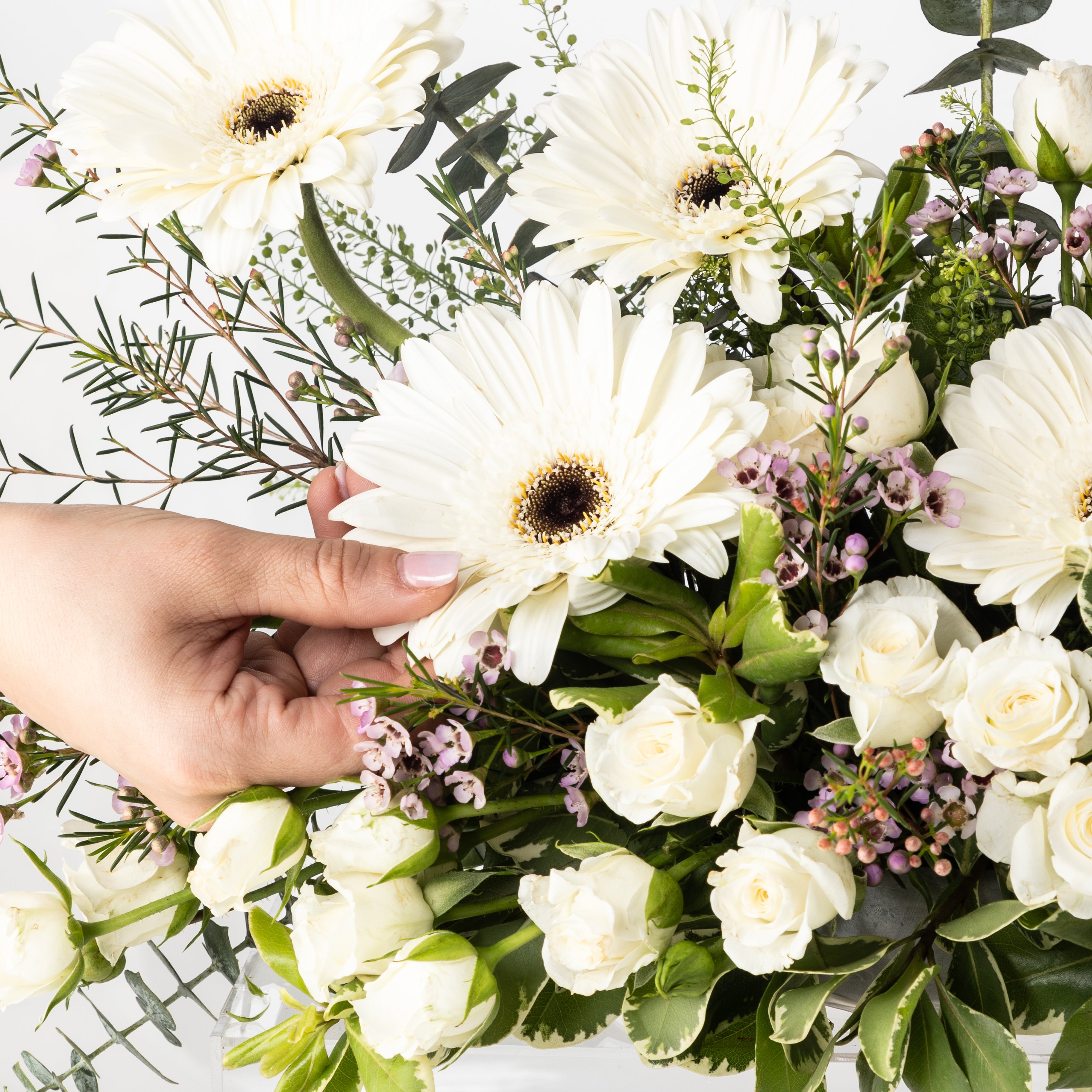 Elegance in Bloom – Graduation Cake & Flower Box