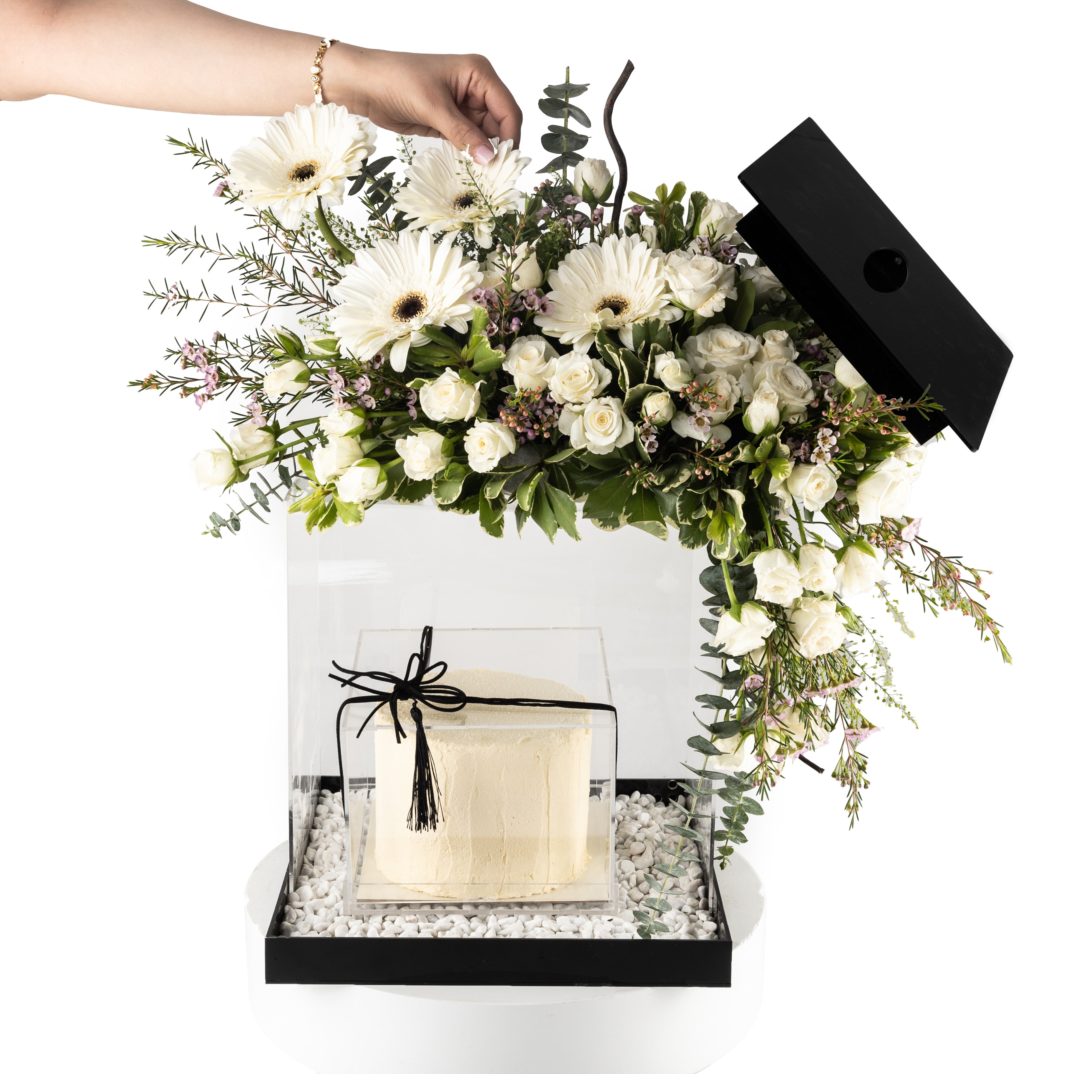 Elegance in Bloom – Graduation Cake & Flower Box