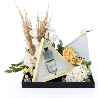 Gift set of diffusers with artificial roses