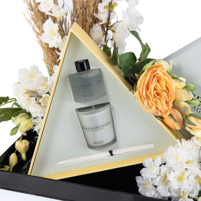 Gift set of diffusers with artificial roses