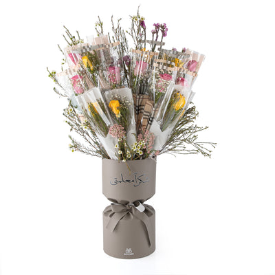 بوكس توزيعات علي شكل ساعة رملية مغلف بالجلد يحتوي علي 20 وردة